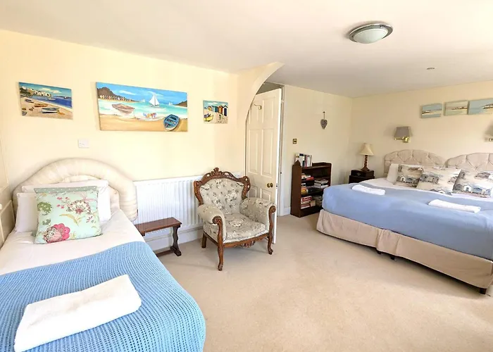 Georgian 2 Bedroom Apartment In Chichester With Free Parking - Chichester Holiday Properties