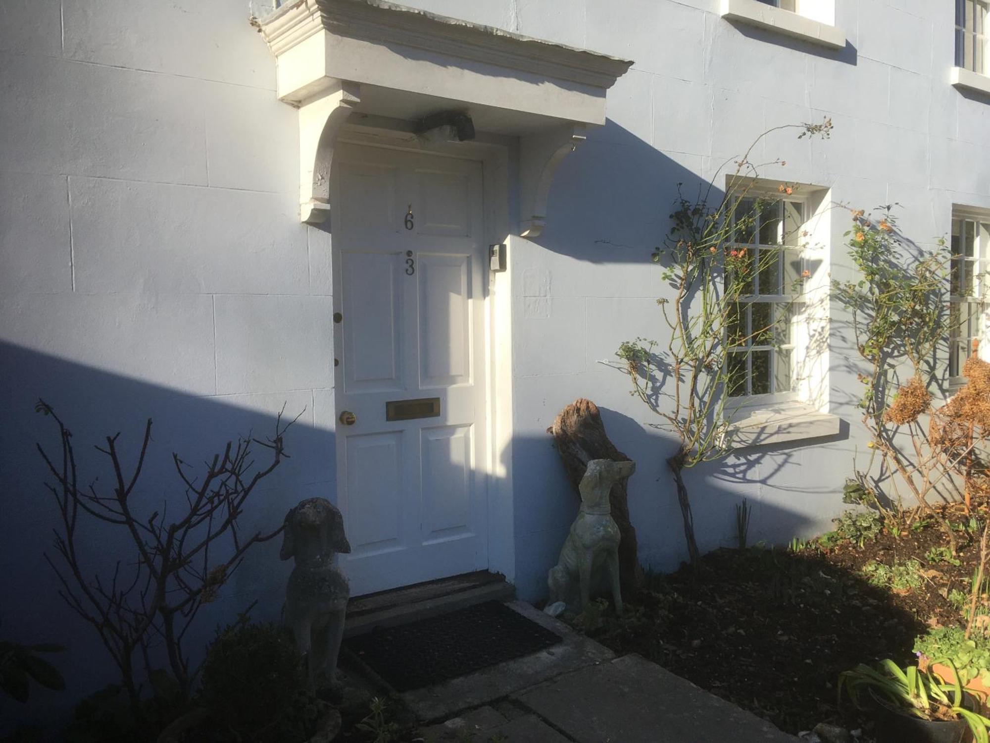 Georgian 2 Bedroom In With Free Parking - * Chichester