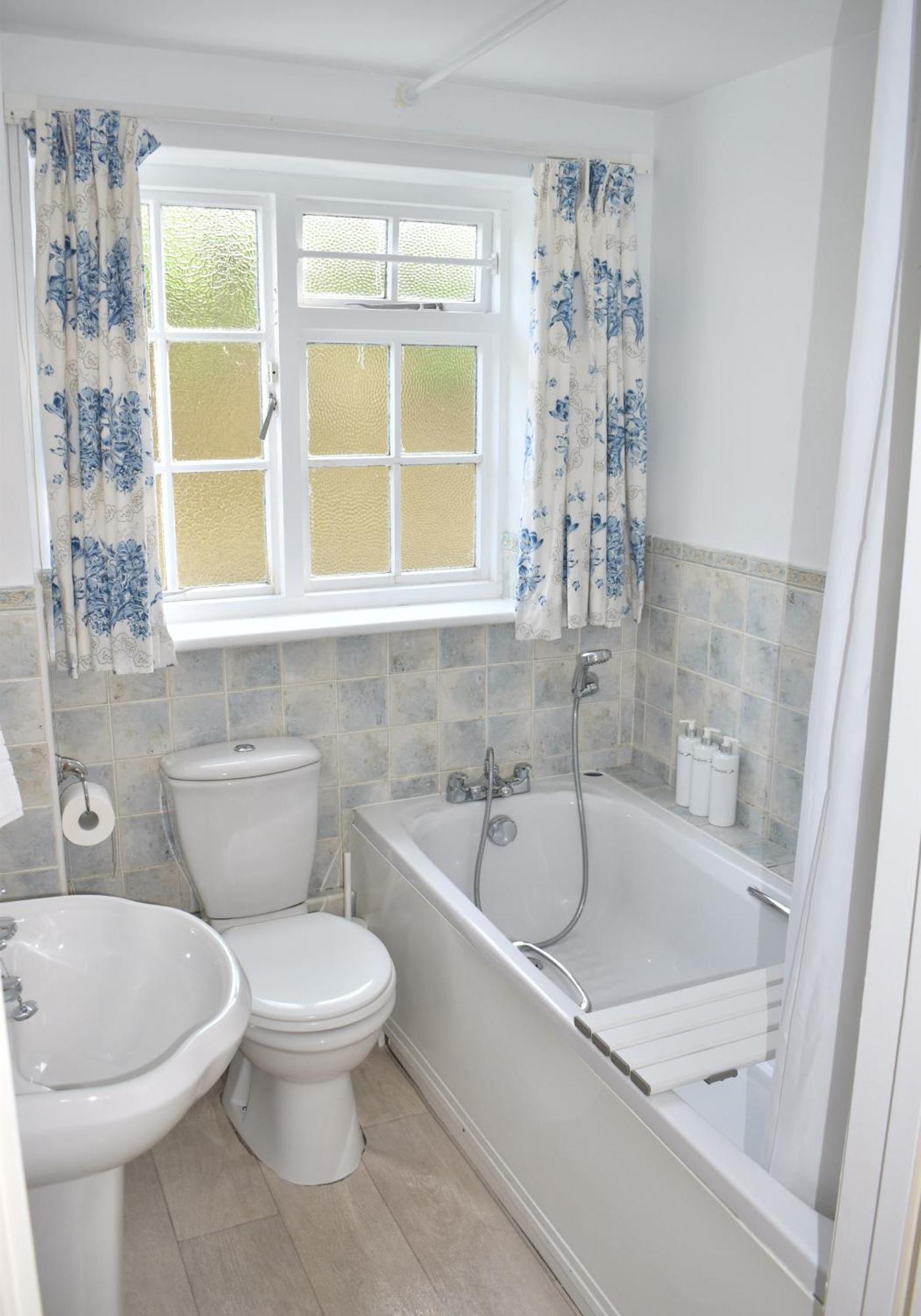 Apartment Georgian 2 Bedroom In With Free Parking -