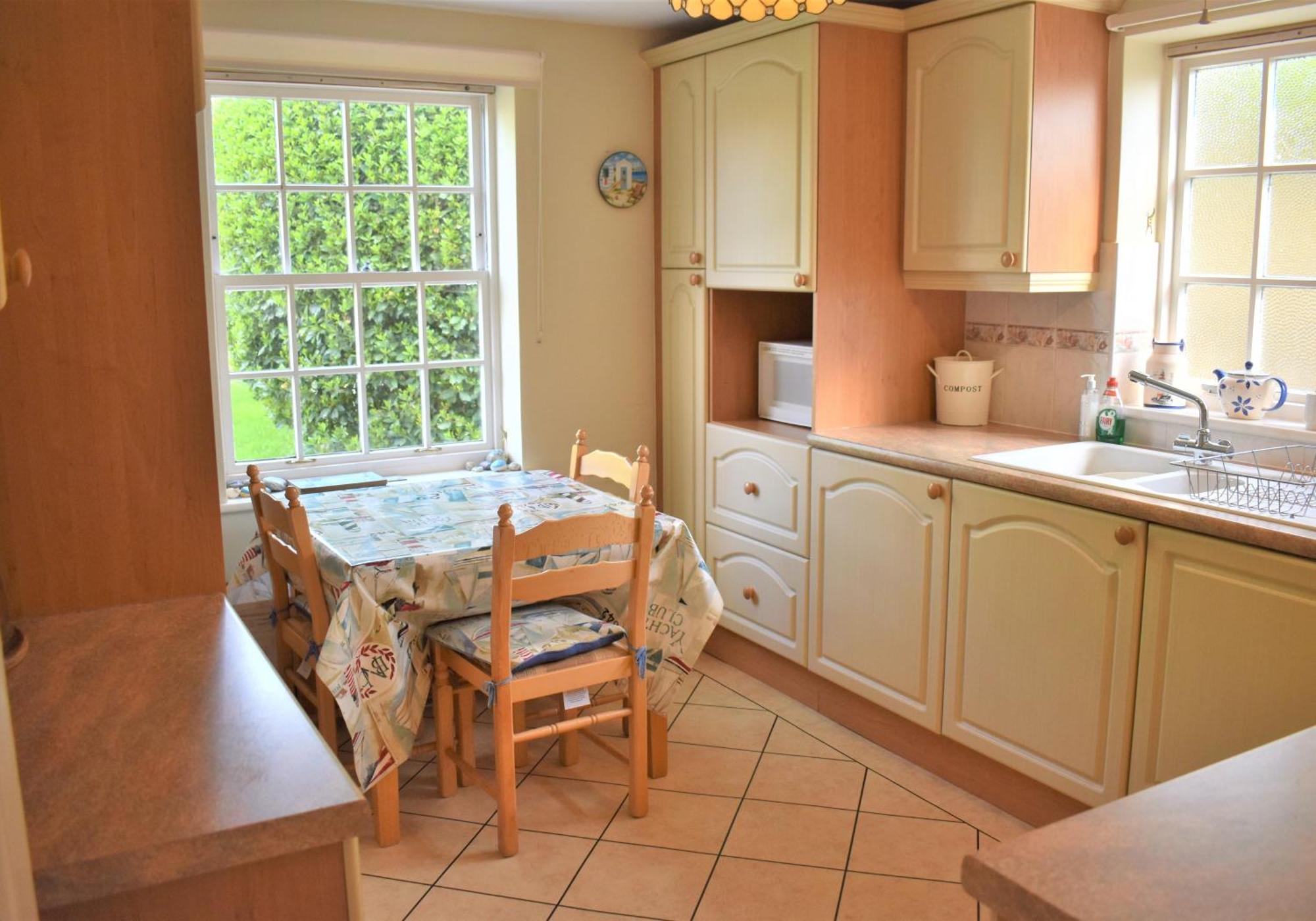 Georgian 2 Bedroom In With Free Parking - Apartment