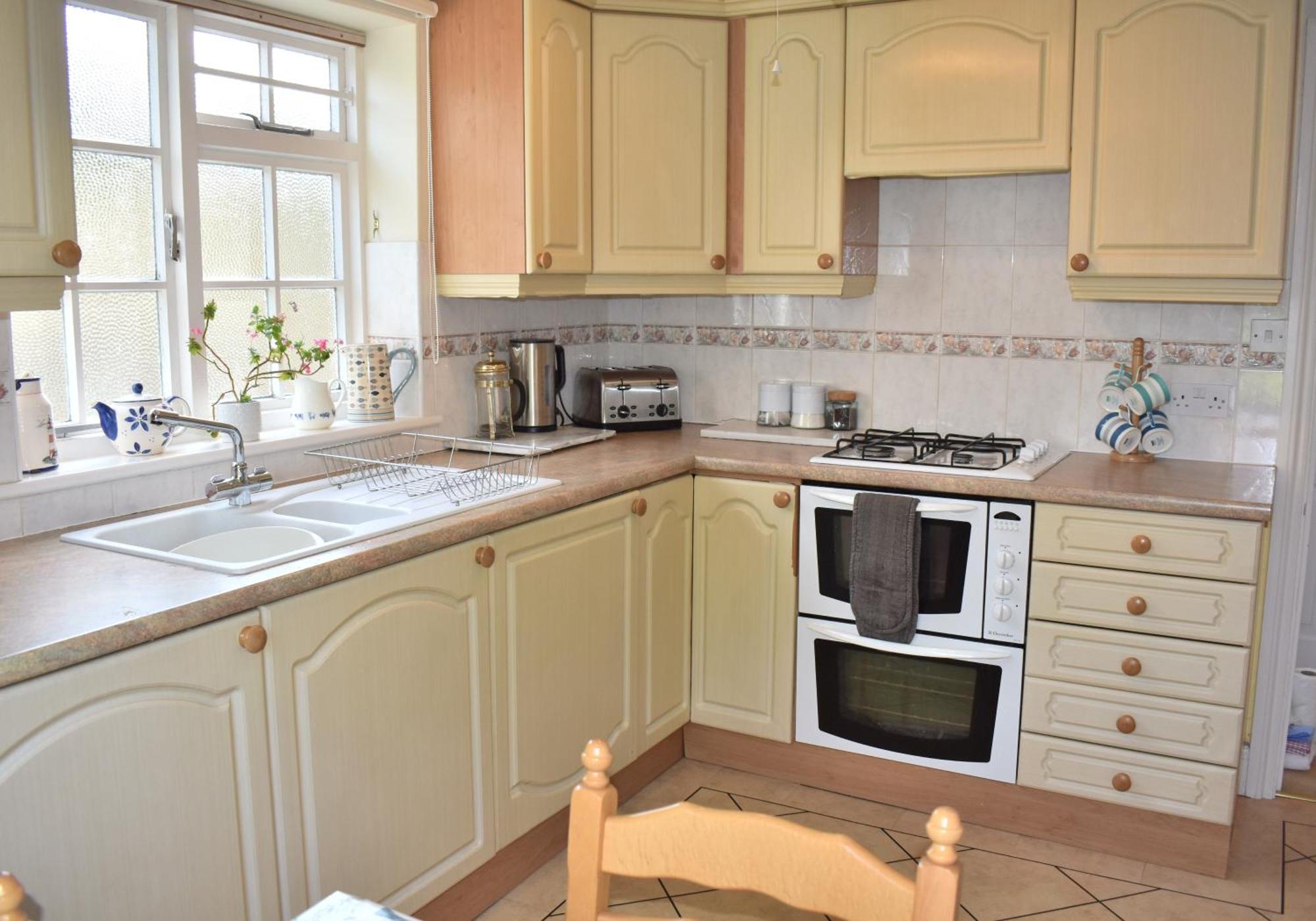 Georgian 2 Bedroom In With Free Parking - Apartamento *