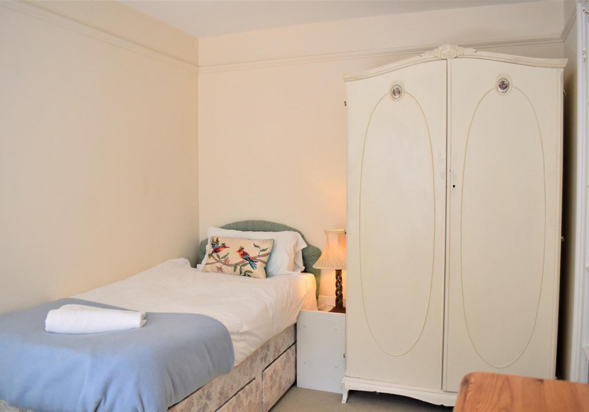Georgian 2 Bedroom In With Free Parking - Apartment