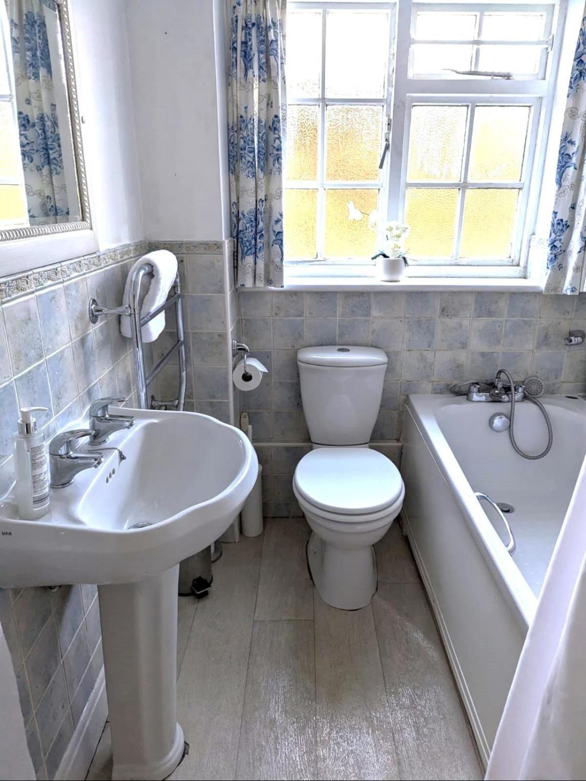 Georgian 2 Bedroom In With Free Parking - *