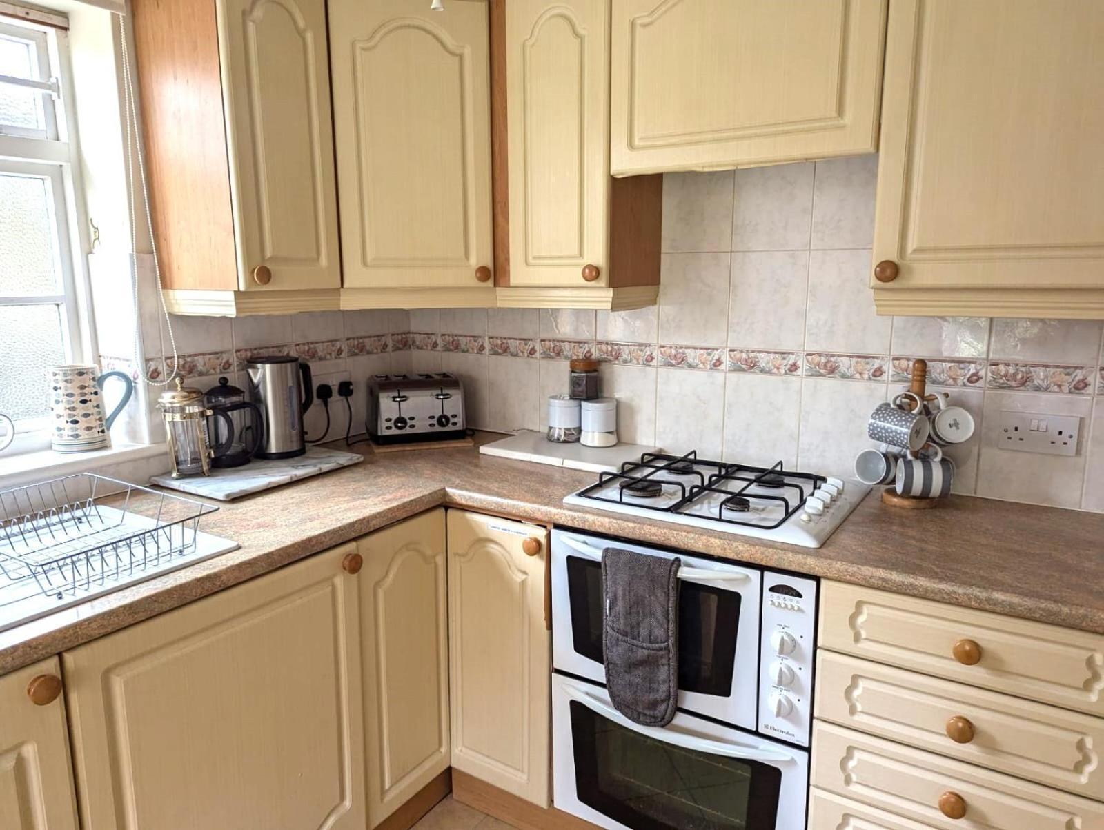 Apartment Georgian 2 Bedroom In With Free Parking - *