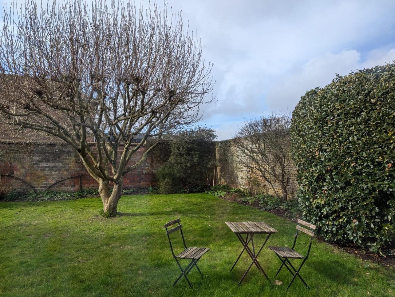 Georgian 2 Bedroom In With Free Parking - Apartment