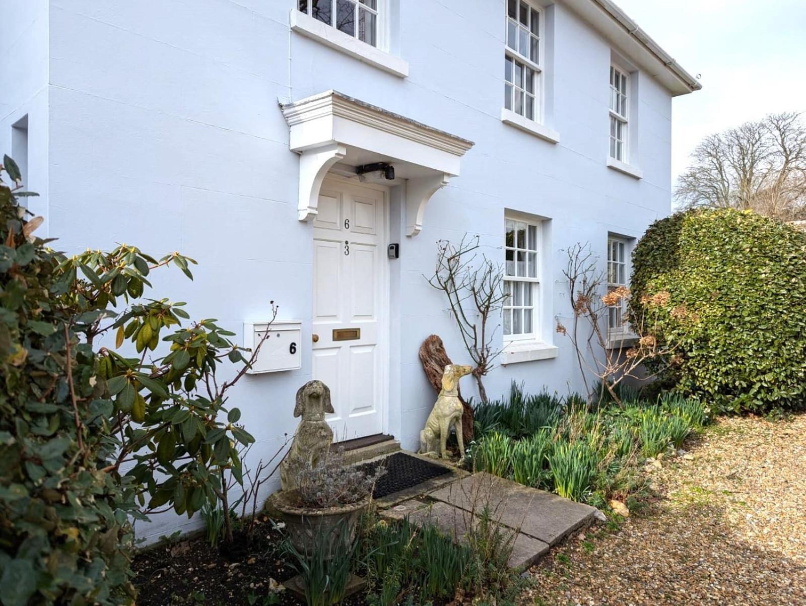 Georgian 2 Bedroom In With Free Parking - Apartment