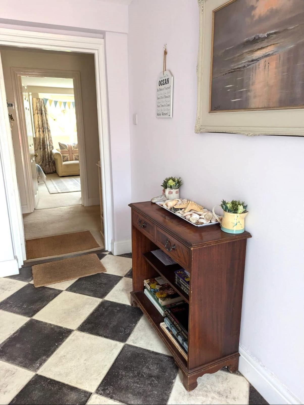 Apartment Georgian 2 Bedroom In With Free Parking - *