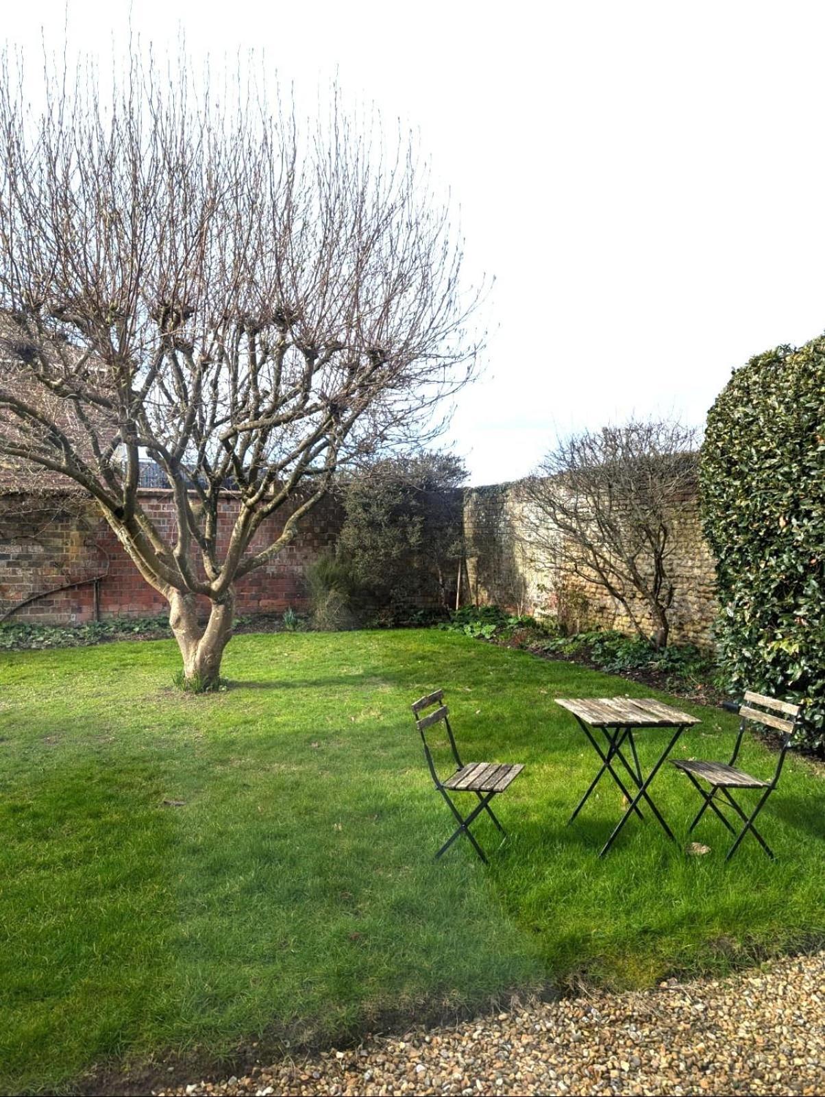Apartment Georgian 2 Bedroom In With Free Parking - *