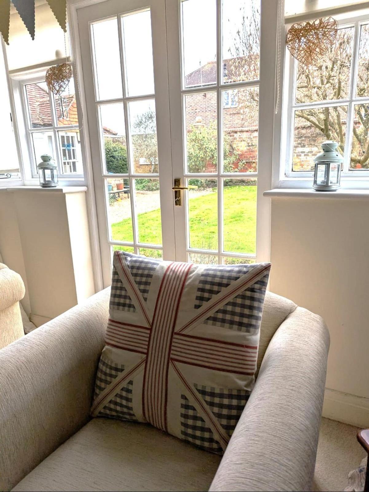 Georgian 2 Bedroom In With Free Parking - Apartment