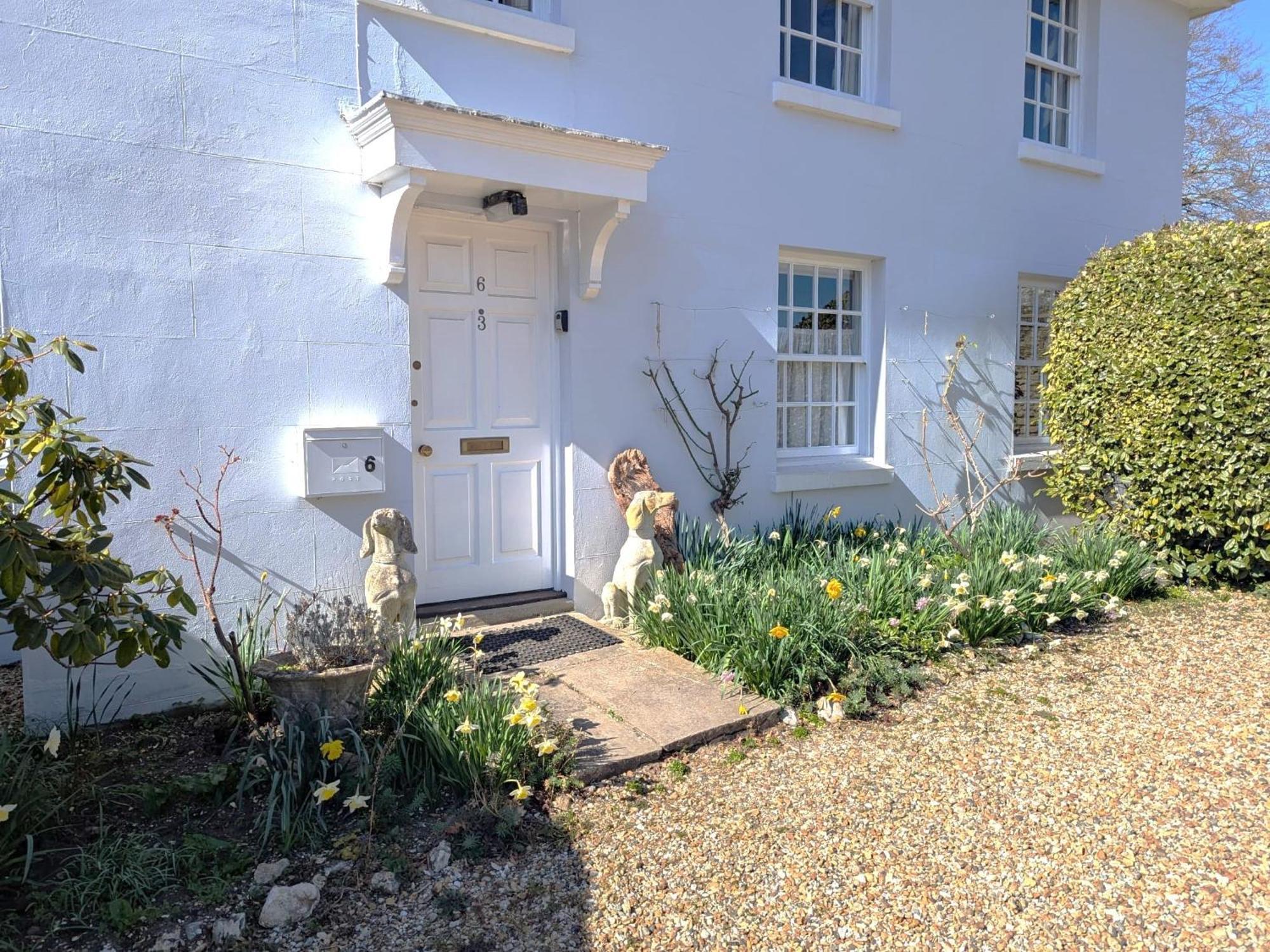 Apartment Georgian 2 Bedroom In With Free Parking - *